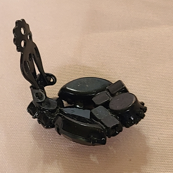 Jet Black Glass Rhinestone Clip-On Earrings Cluster Flower Gothic Vampcore Fan - Picture 7 of 8
